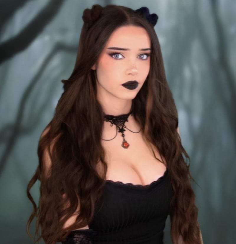 Lydia in Wednesday outfit