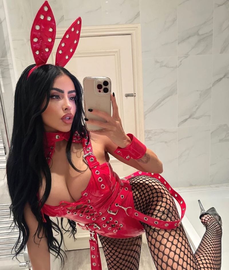 Chloe in rood 