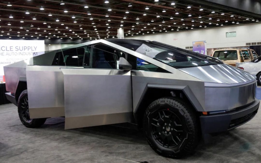 Tesla met open deuren