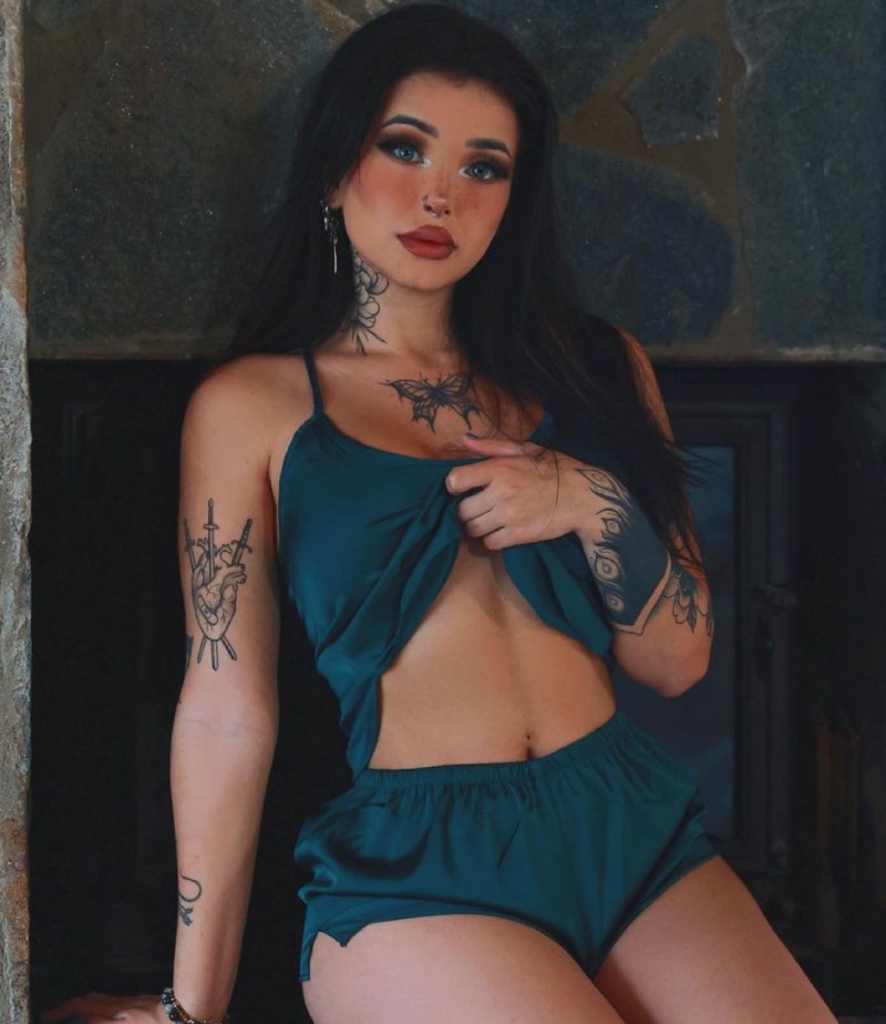 Ghata met groene outfit 