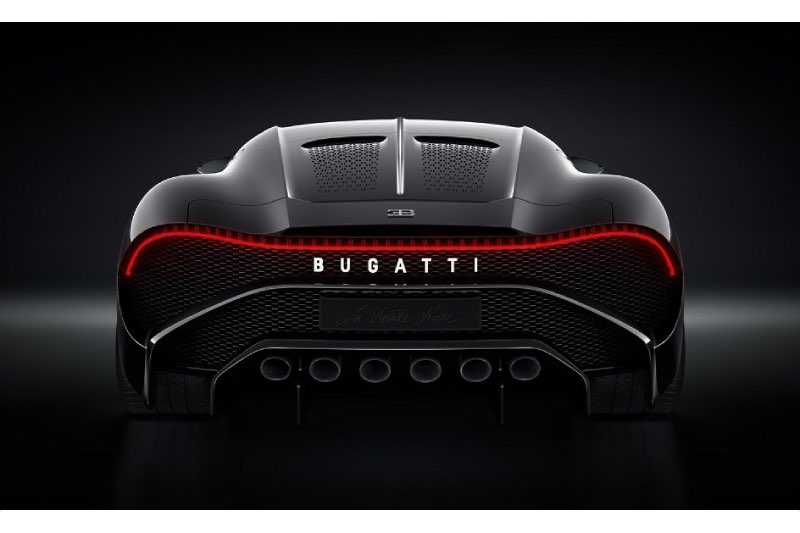 Bugatti la voiture noire 