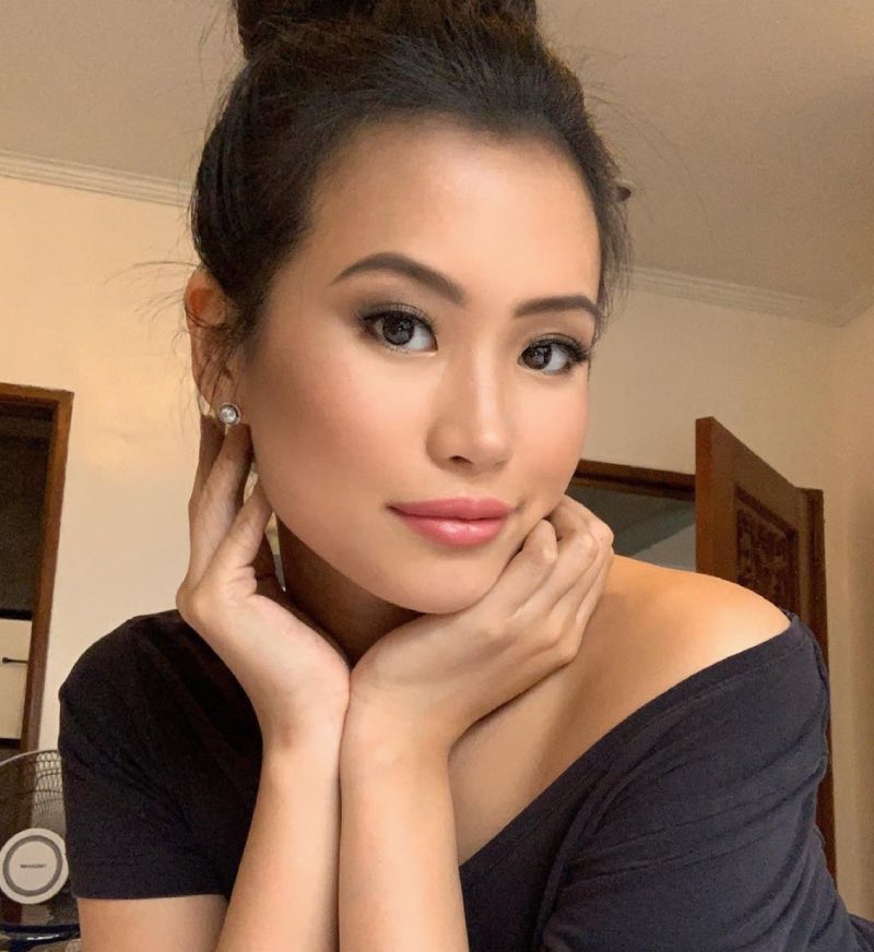 Angeline selfie 