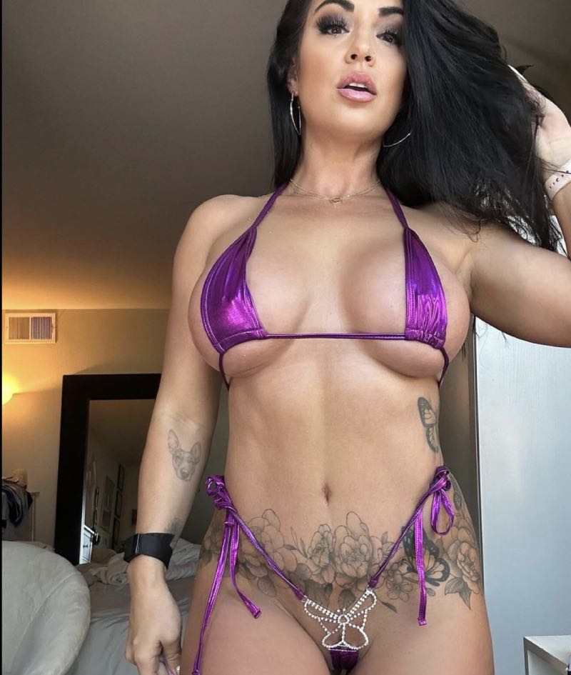 kleine paarse bikini Courtney 