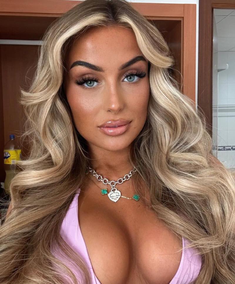 Emily in roze 