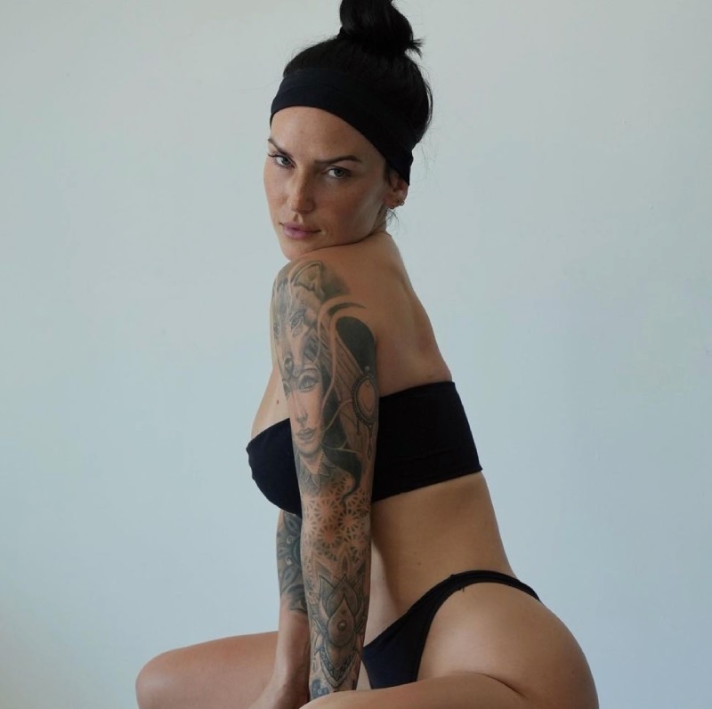 Kayla in zwarte bandeau