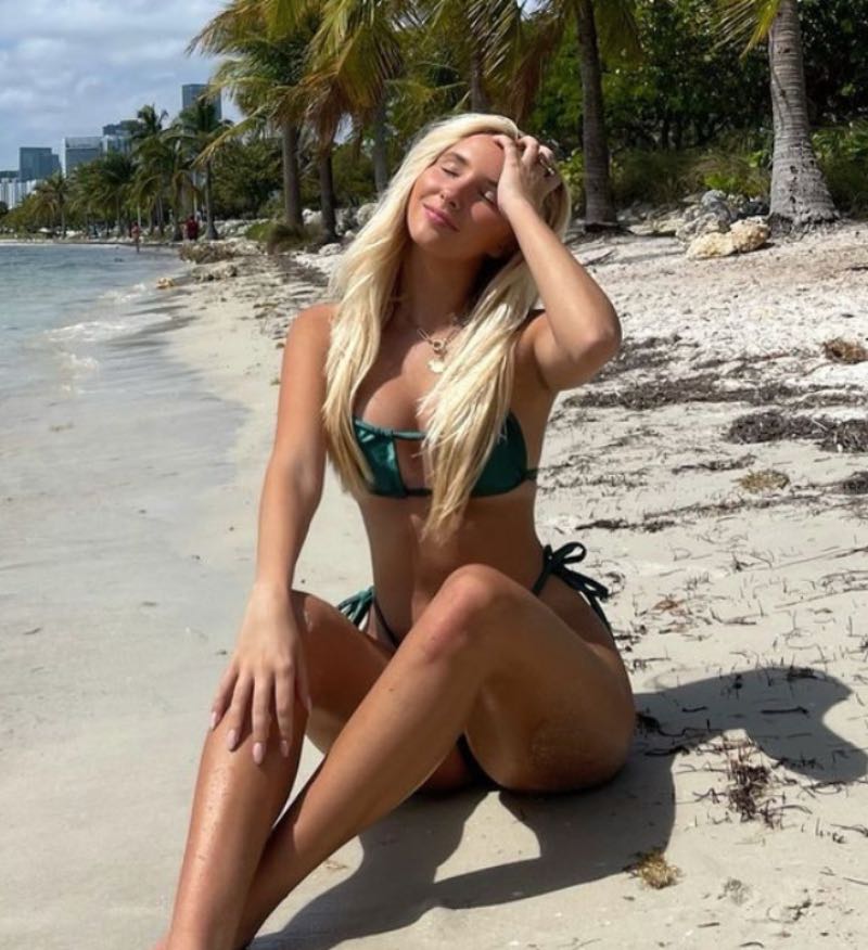 Kristin in bikini