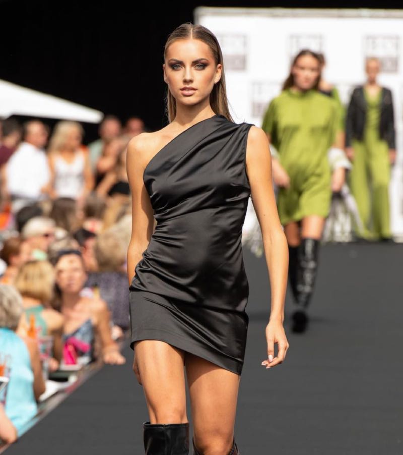 Karen op catwalk