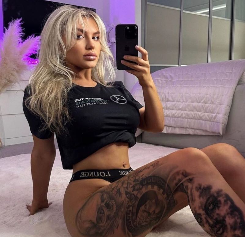Babe in sexy ondergoed