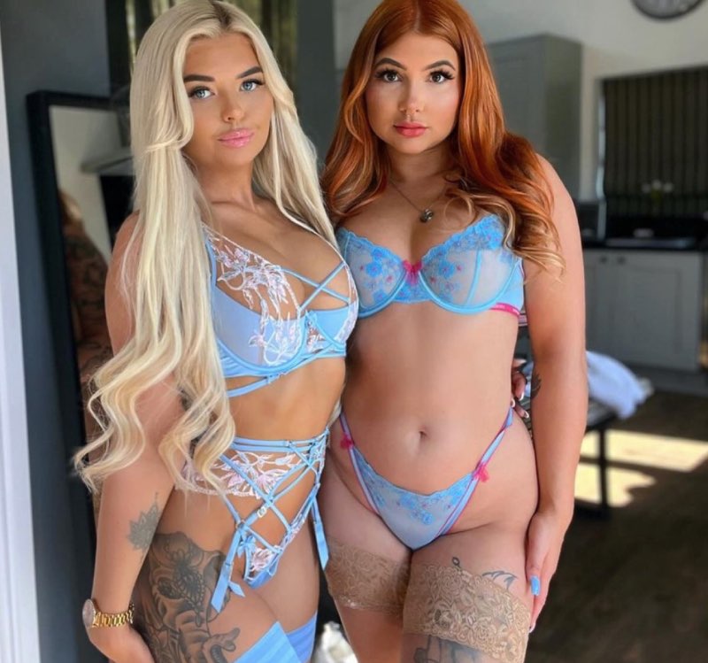 Vriendinnen in blauwe lingerie 