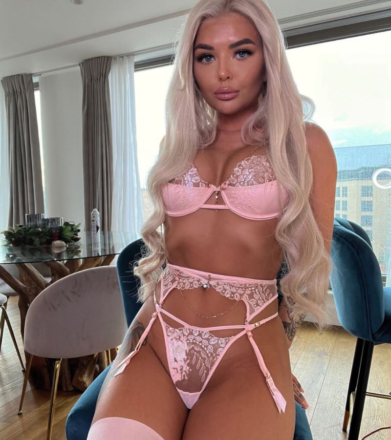Sophuncensored in roze 