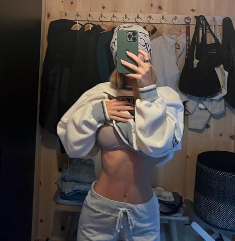 Daisy in Sport outfit