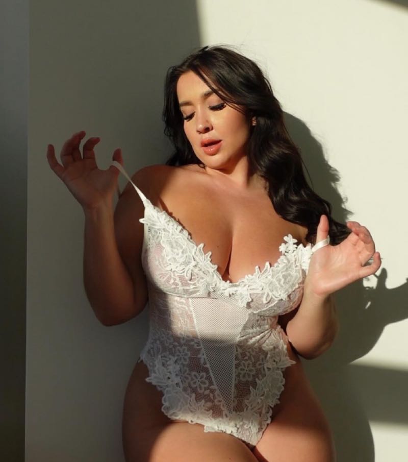 Sexy lingerie babe 