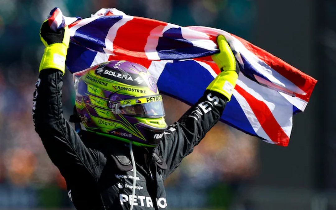 Lewis met vlag