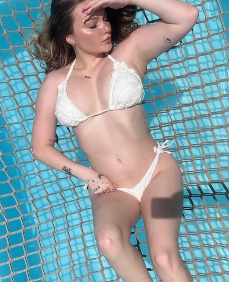 Witte bikini ava