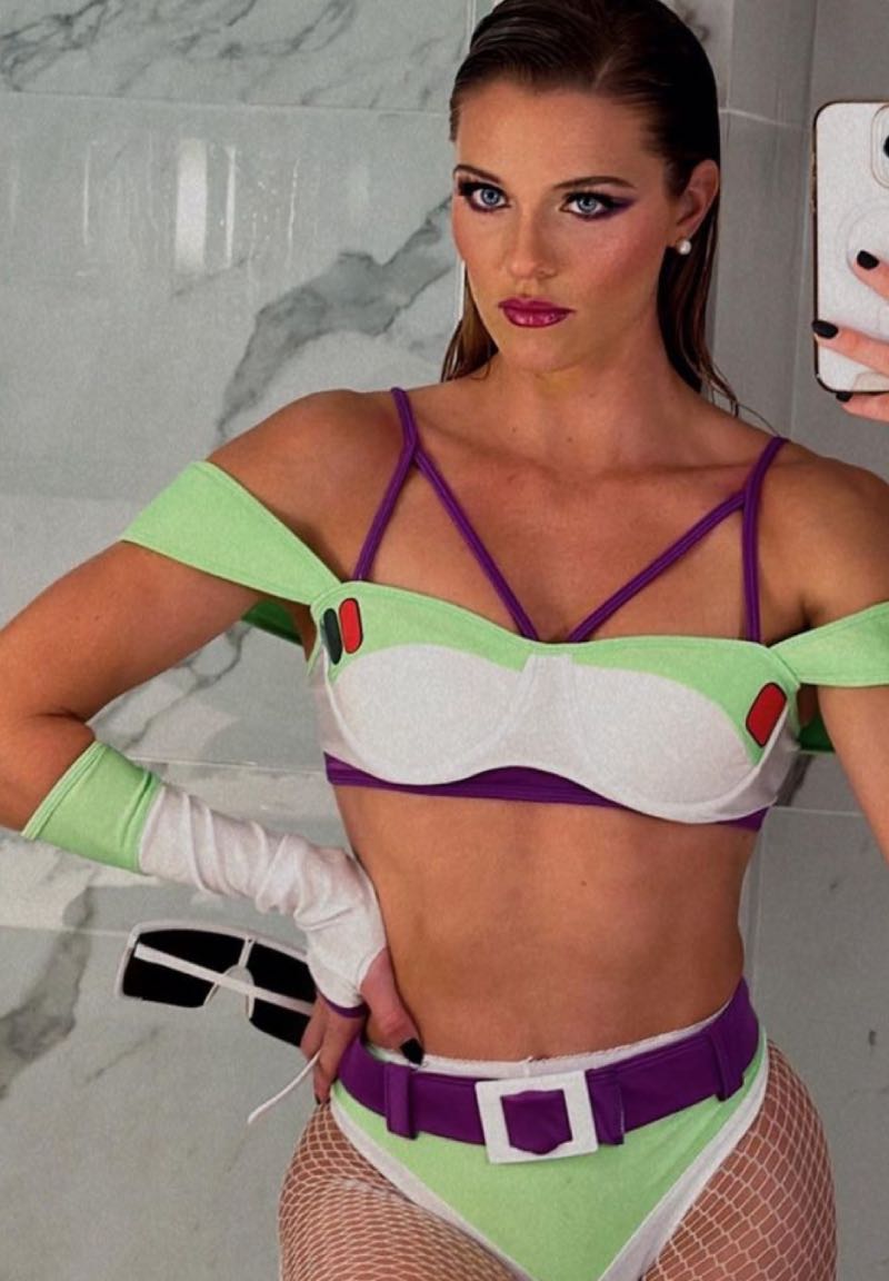 Buzz outfit