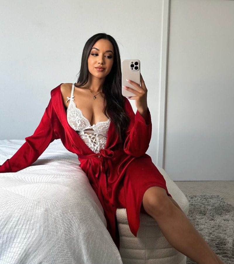 Jacqueline in lingerie