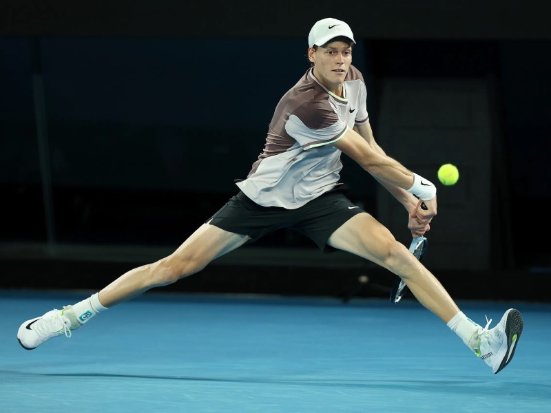 Jannik tijdens tennis 
