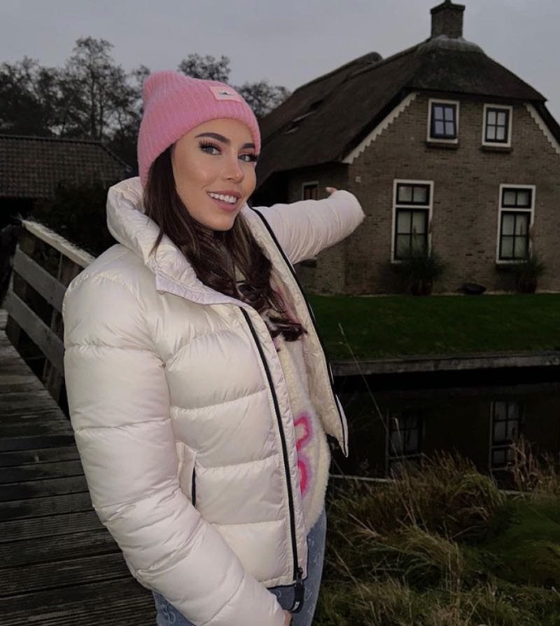 Esin in Nederland