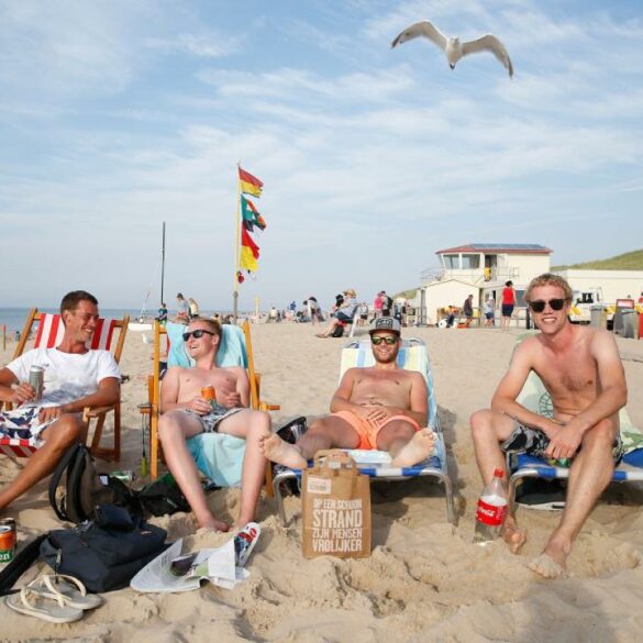 Mensen op strand