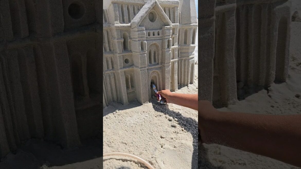 'Sand Castle University' op YouTube
