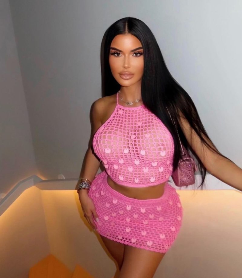 babe in roze