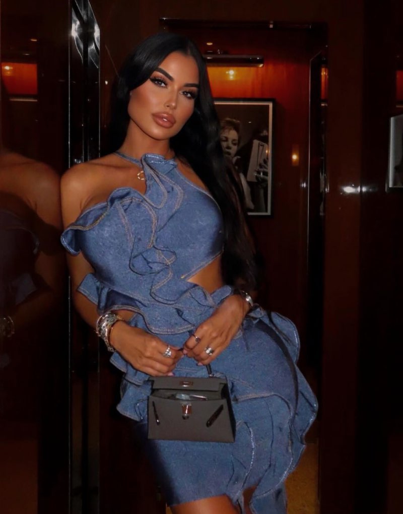 Bella in blauw
