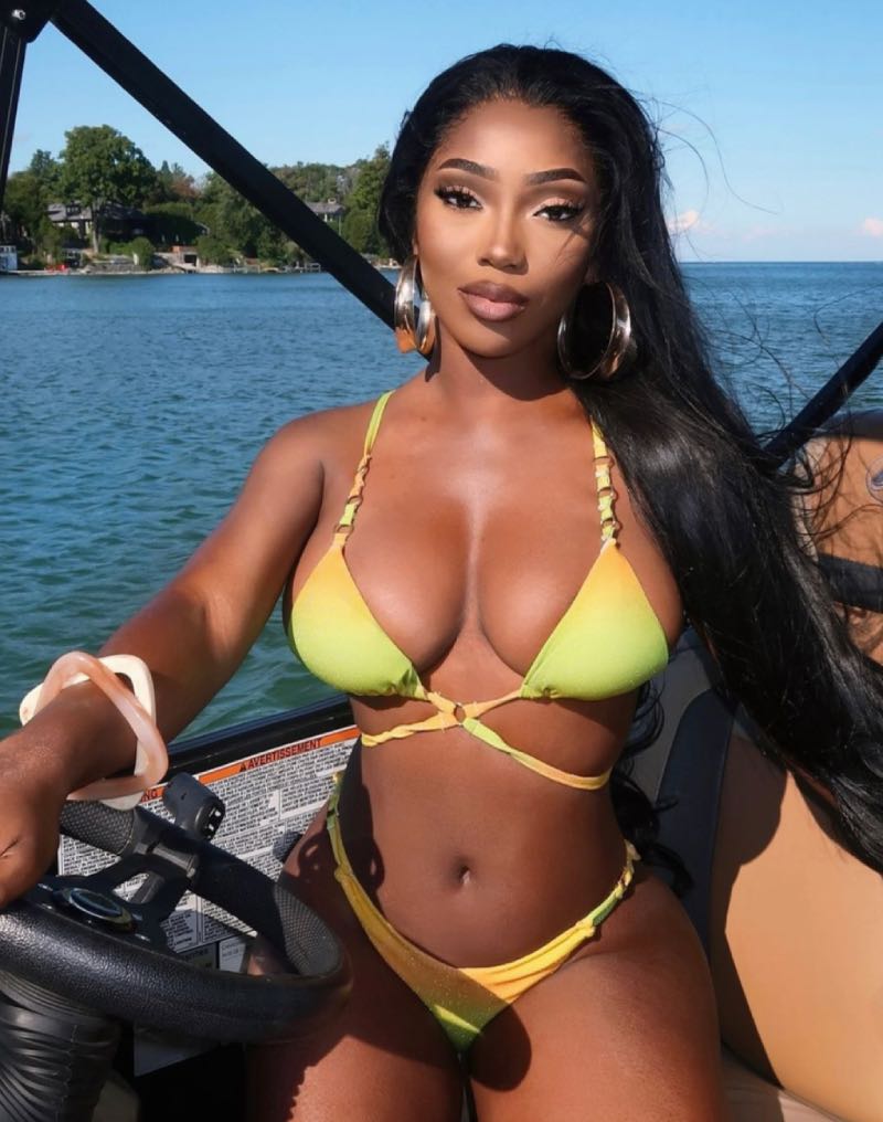 Britanny in bikini