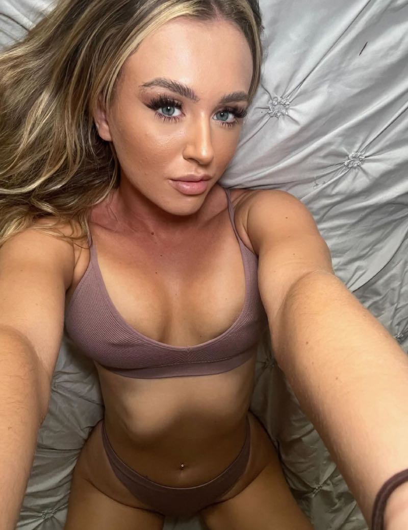 Babe op bed