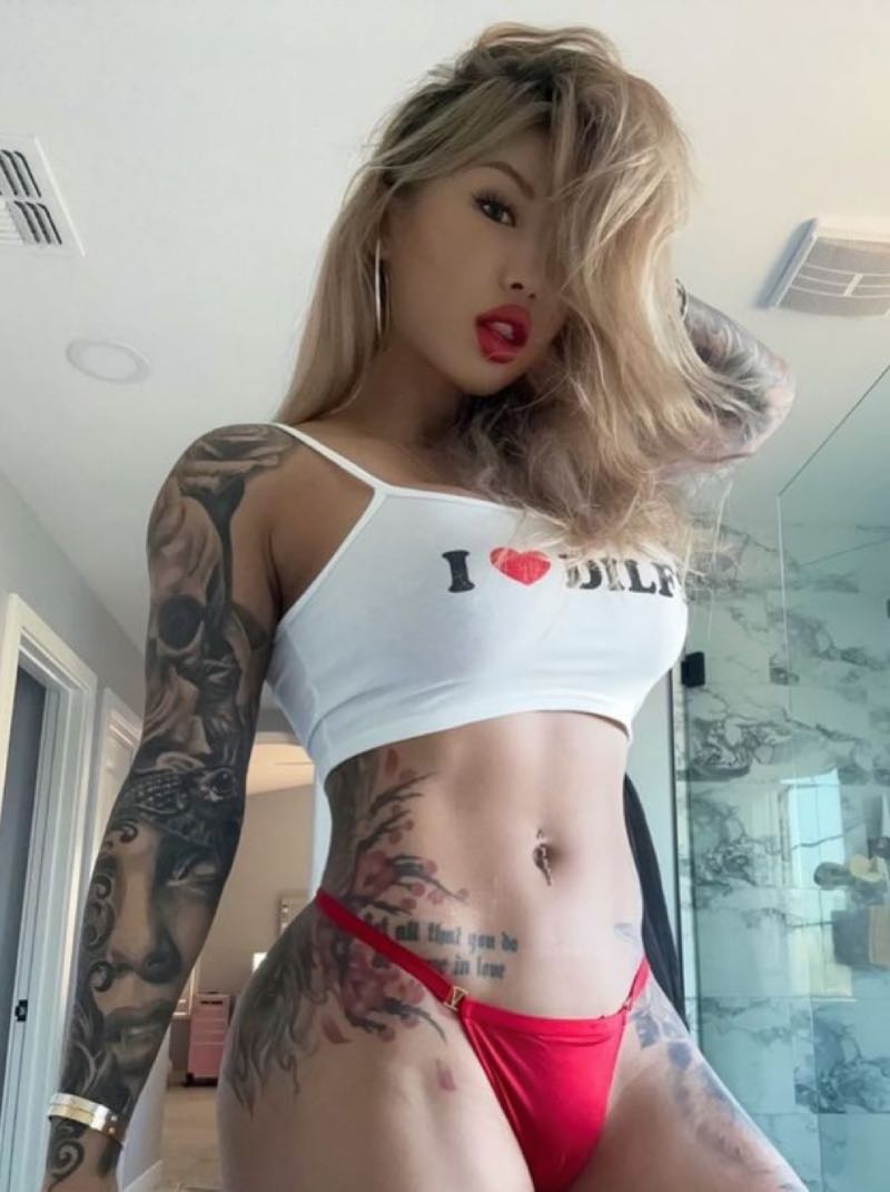 Kiara in wit
