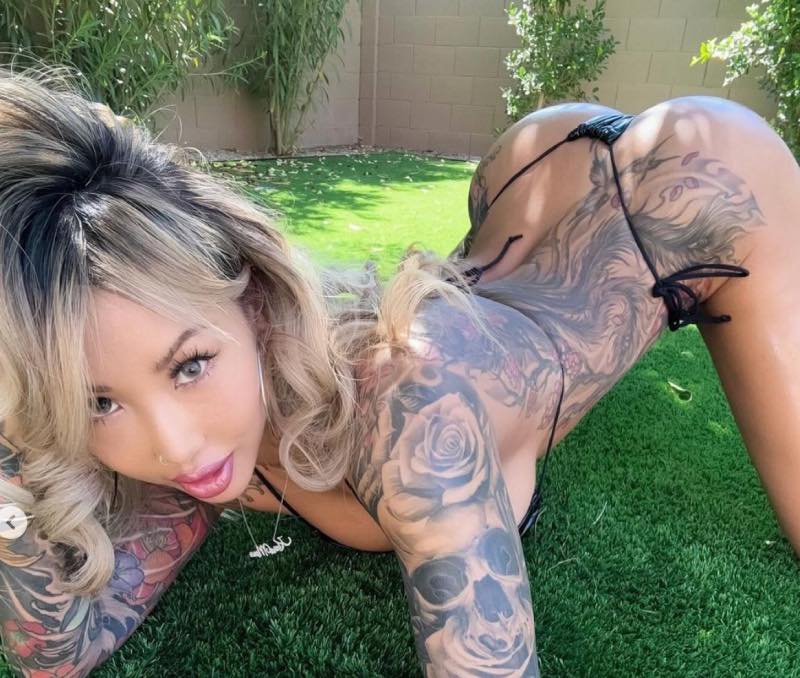 Kiara in string