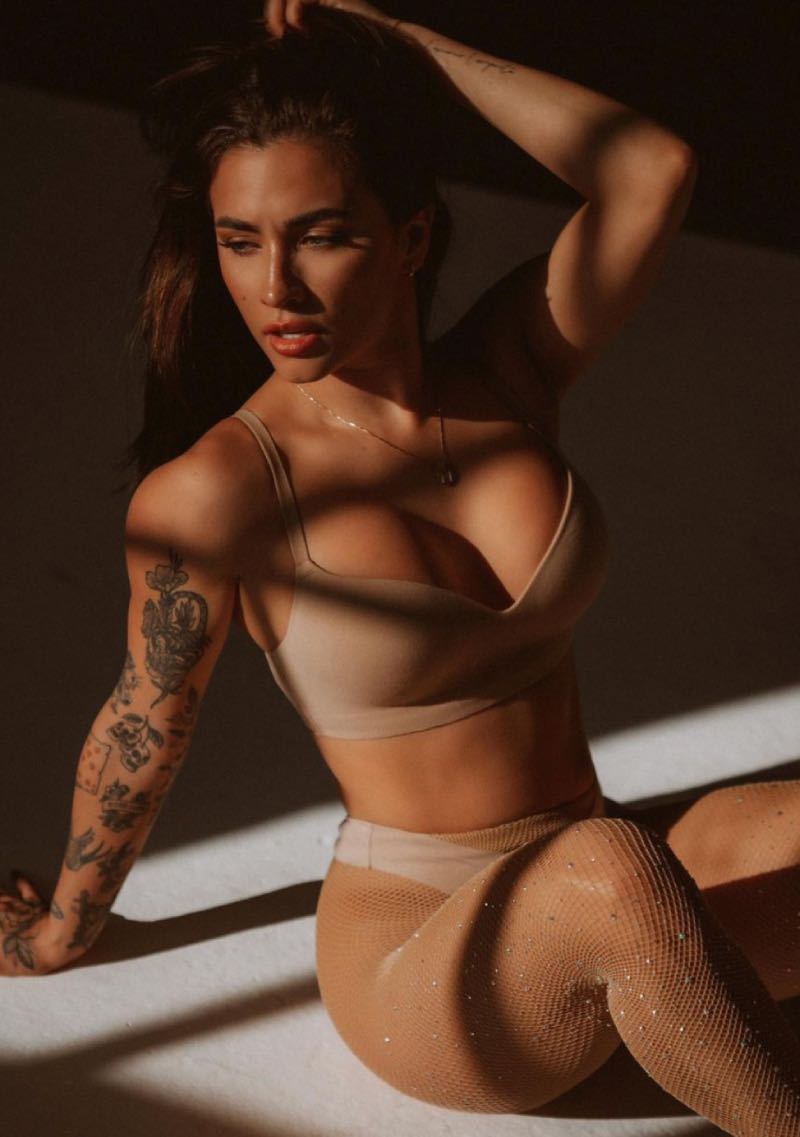 Lavagrl in sexy lingerie