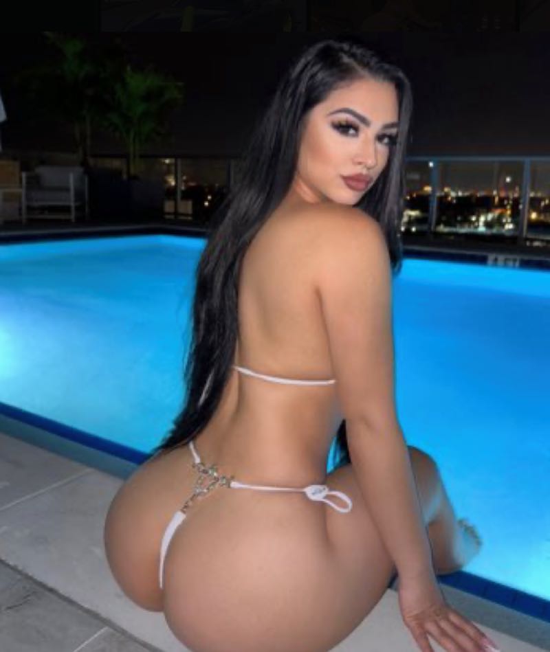 Nadia in zwembad