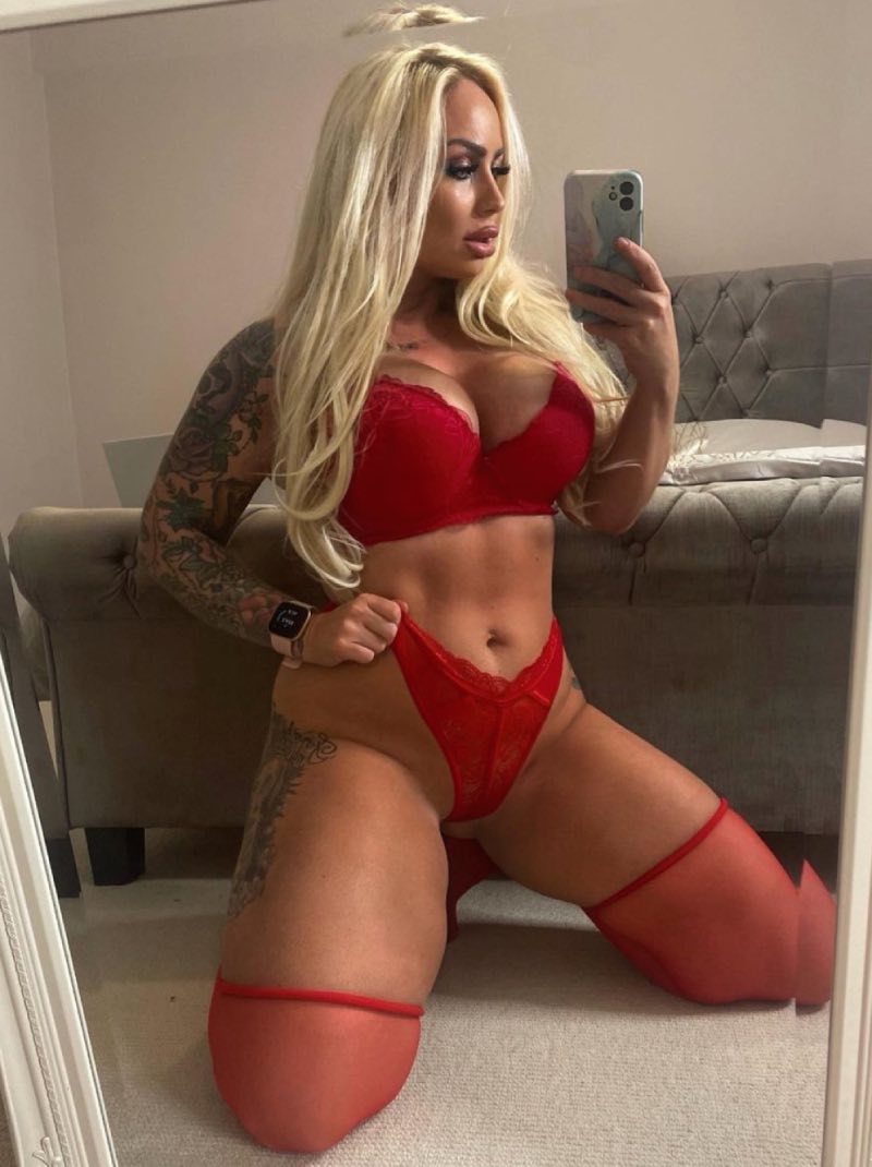 Blonde babe in lingerie