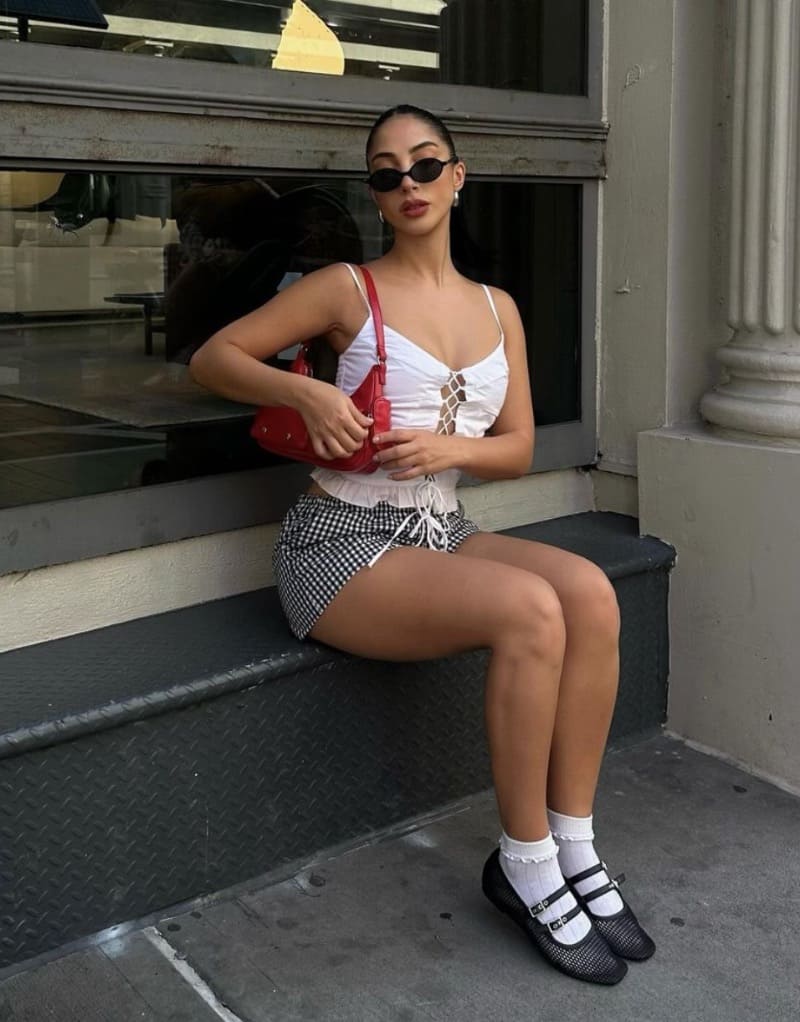 Babe in coole outfit