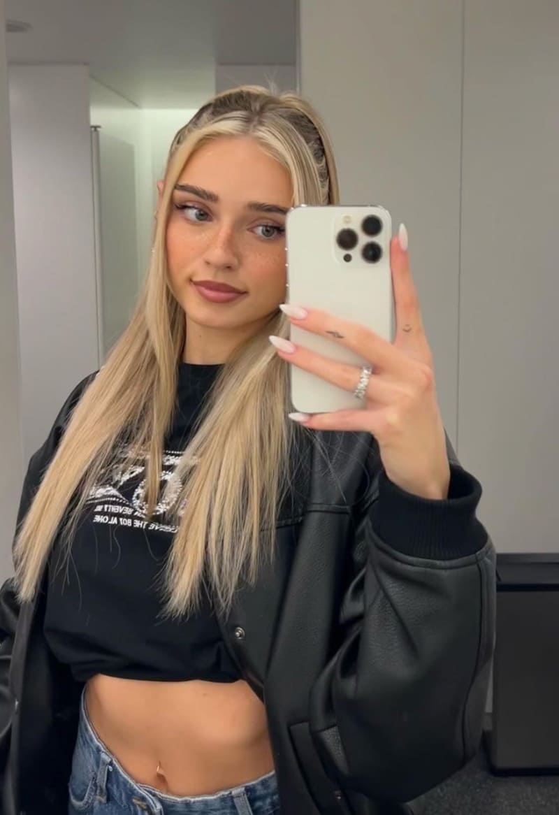 Blonde babe in sexy outfit