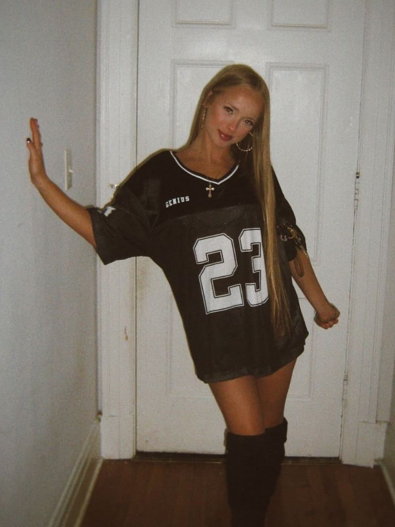 Julia in zwart shirt