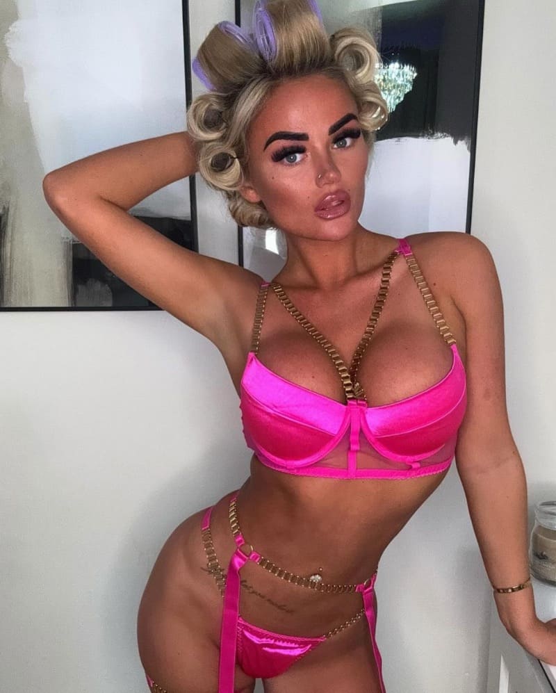 Courtney's dikke tieten in lingerie