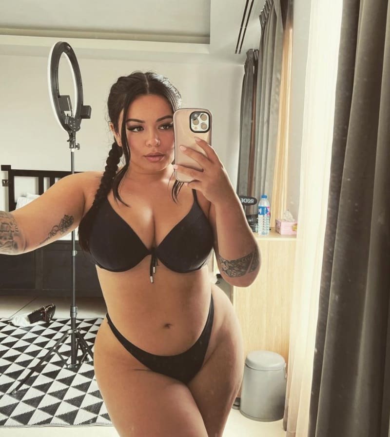 Babe in bikini
