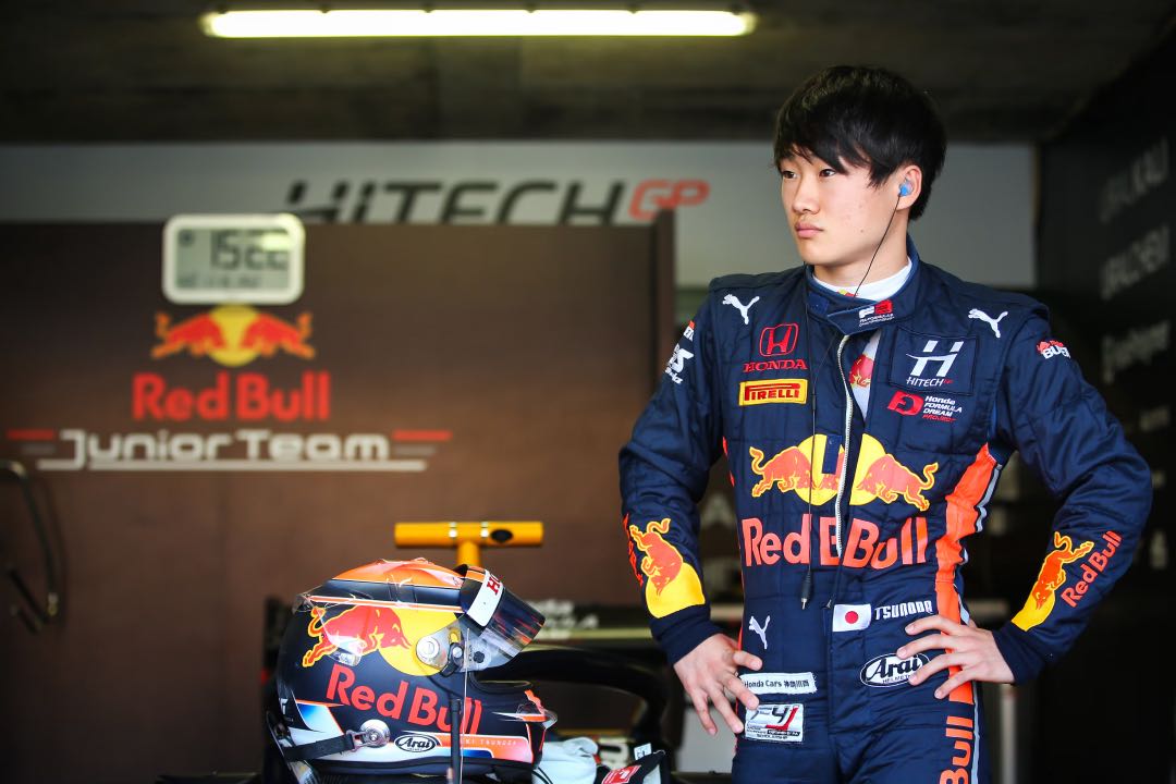Yuki Tsunoda in red bull pak