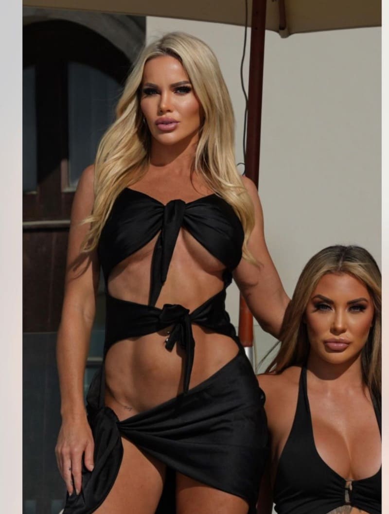 Babe in sexy zwarte outfits