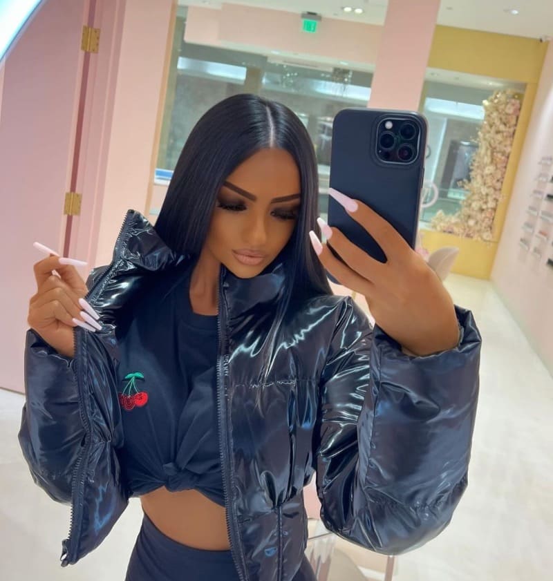 Sexy outfit babe
