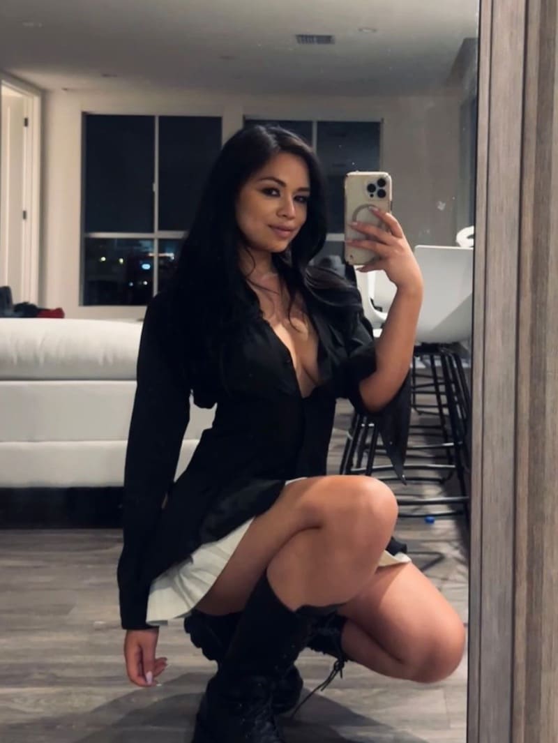 Babe in sexy outfit