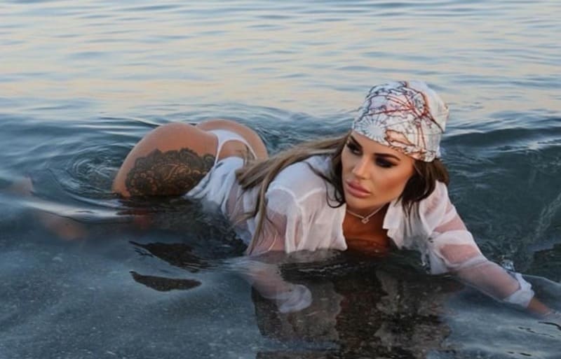 Chantelle in water