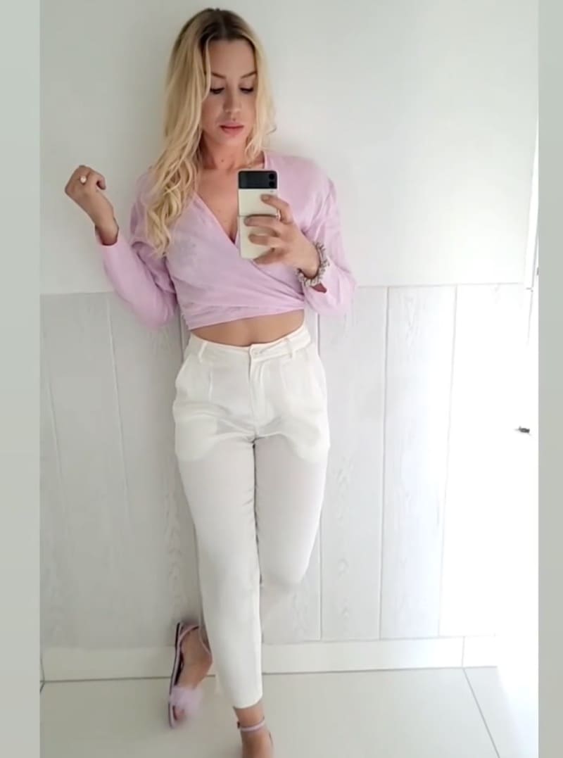 Babe in fitte outfit