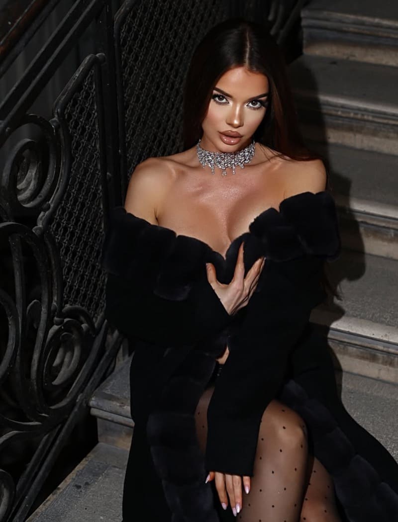 Hottie in sexy jurk