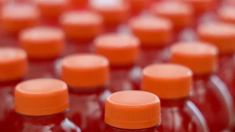 Flessen drinken met red Dye 3 