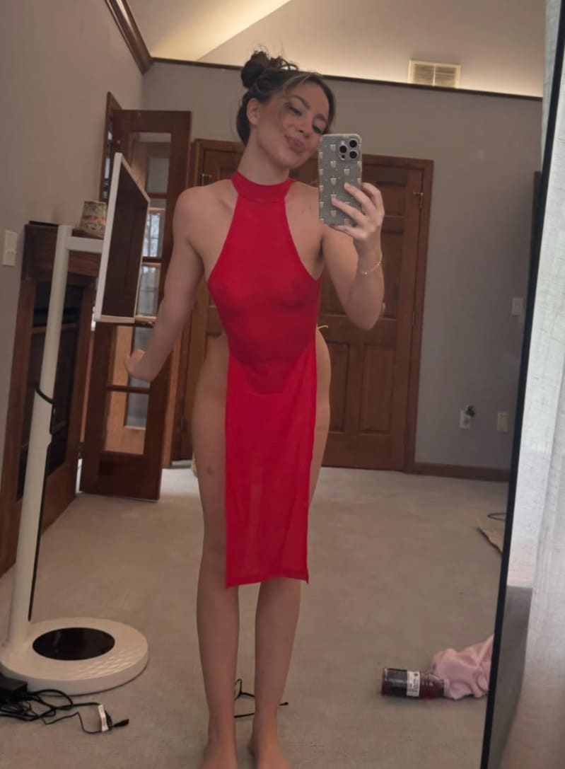 Princess Blue in rode sexy outfit