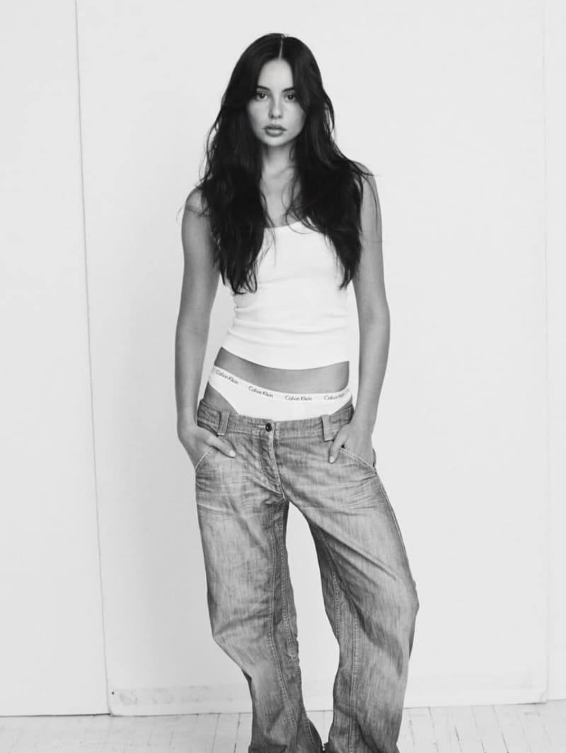 Viktoria in witte outfit