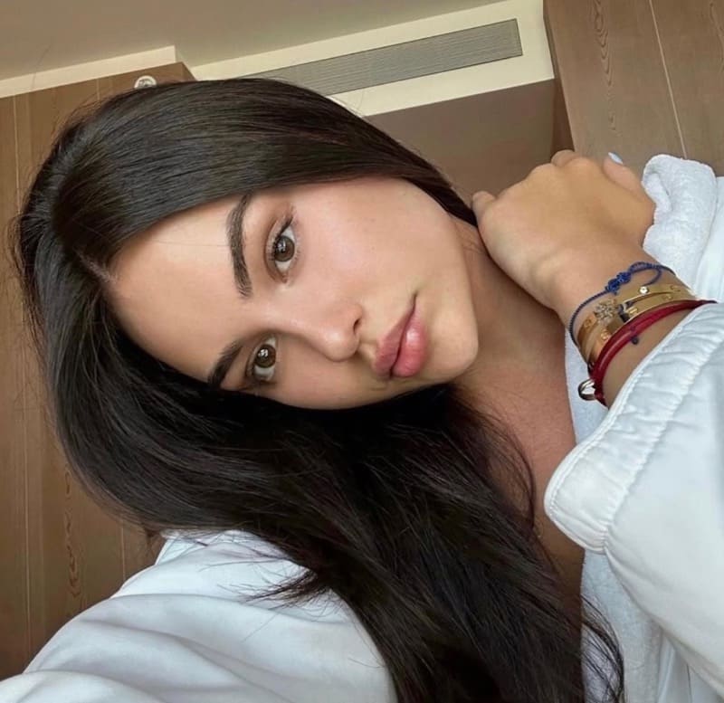 Viktoria selfie in witte trui