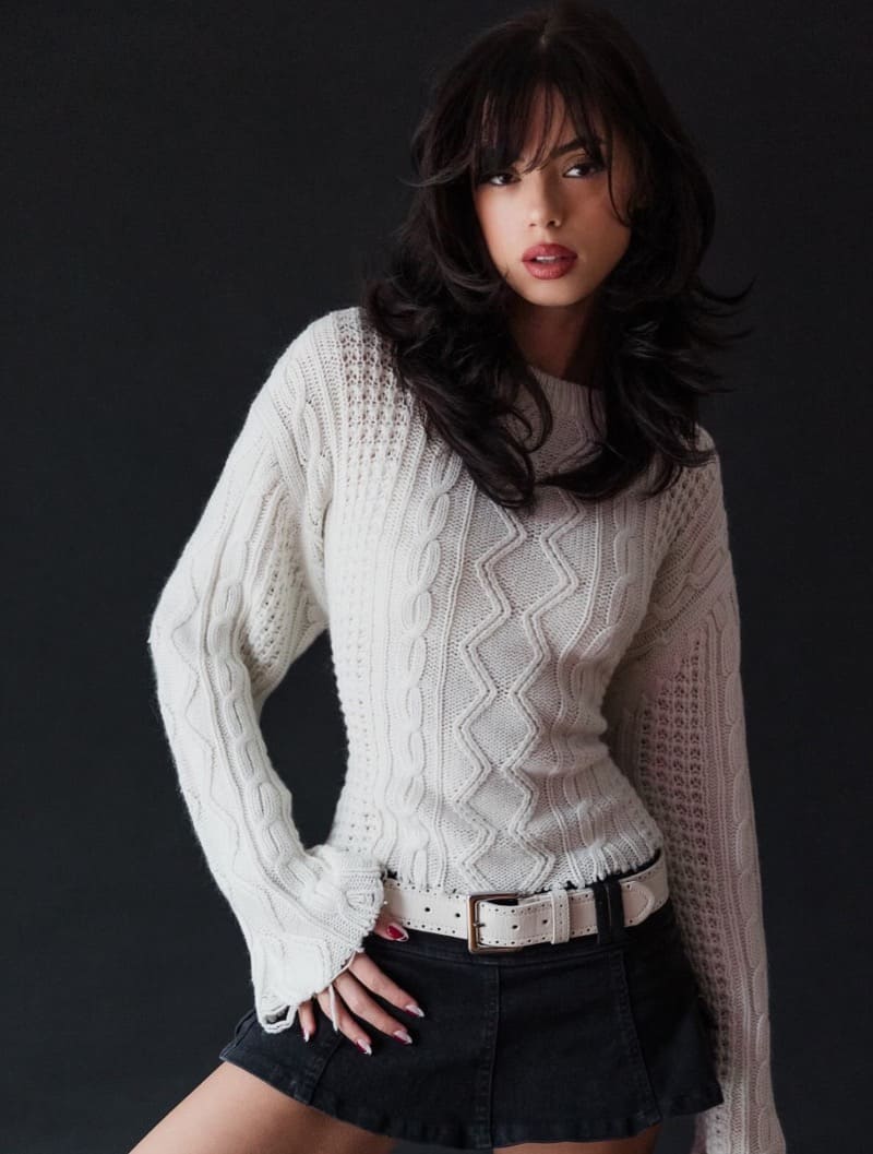 Babe in witte trui